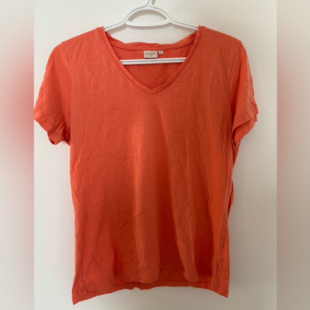 DK Brand Cream Crew V-Neck Short Sleeve Tee in Peach
